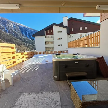 Spacieux - 2 à Coucher Incl Jacuzzi Privé Appartamento