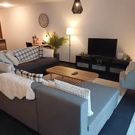 Spacieux - 2 A Coucher Incl Jacuzzi Prive