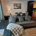 Spacieux - 2 A Coucher Incl Jacuzzi Prive דירה *