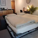 Spacieux - 2 A Coucher Incl Jacuzzi Prive דירה