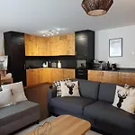 Spacieux - 2 A Coucher Incl Jacuzzi Prive דירה *